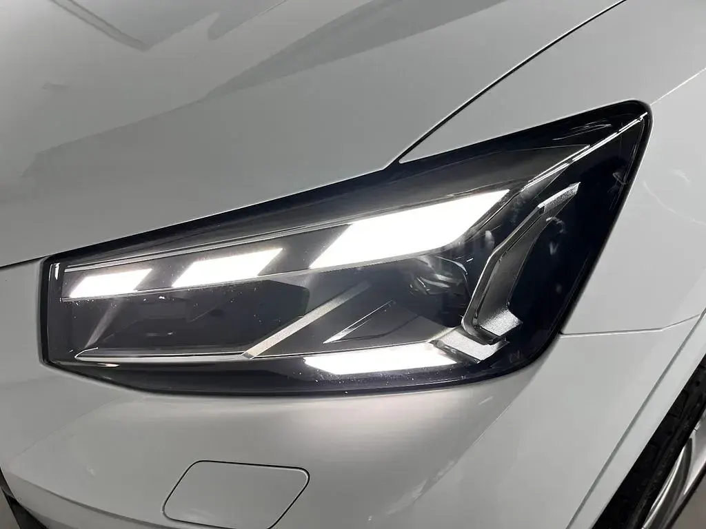 Gebraucht Audi Q2 S-Line 150 PS (110 kW) 2022 Gletscherweiss SUV