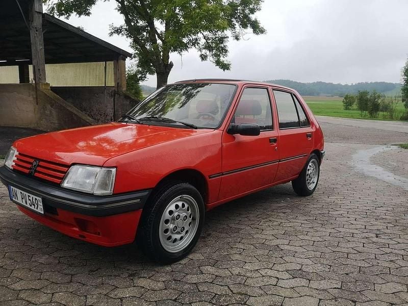 Rot Gebraucht 1990 Peugeot 205 Limousine | 2.950 € - Bild 1/4