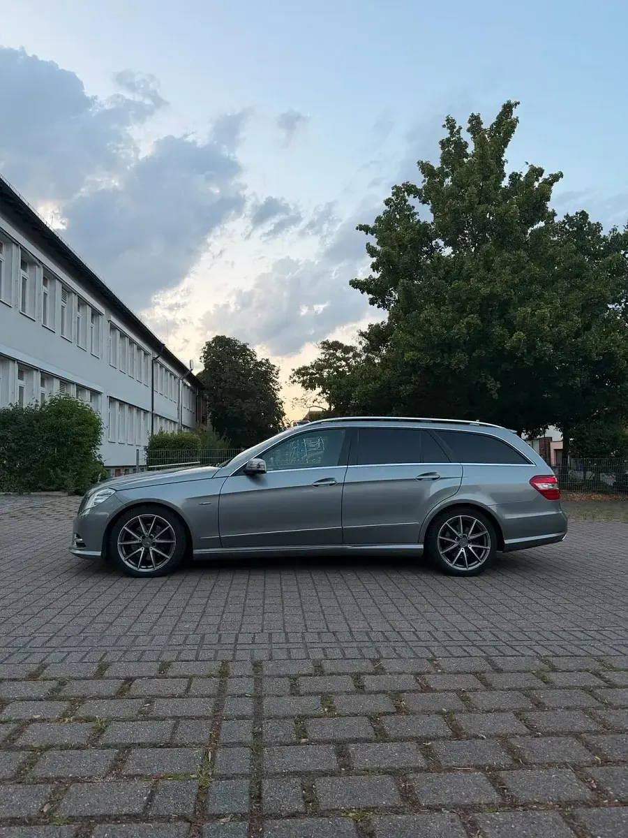 Gebraucht Mercedes E300 231 PS (169 kW) 2012 Grau Kombi