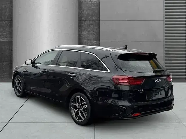 Neu Kia Ceed Sportswagon 140 PS (102 kW) 2025 (1k) black pearl m Kombi