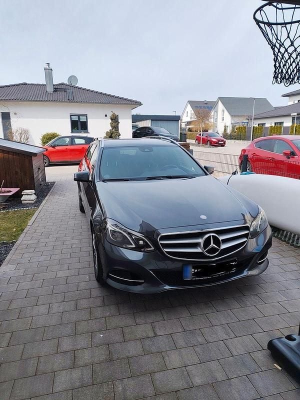Gebraucht Mercedes E220 Edition 170 PS (125 kW) 2015 Grau Kombi