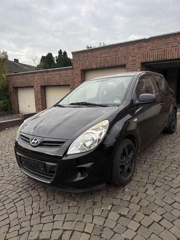 Schwarz Gebraucht 2011 Hyundai i20 Classic Kleinwagen | 700 € (Superpreis) - Bild 1/4