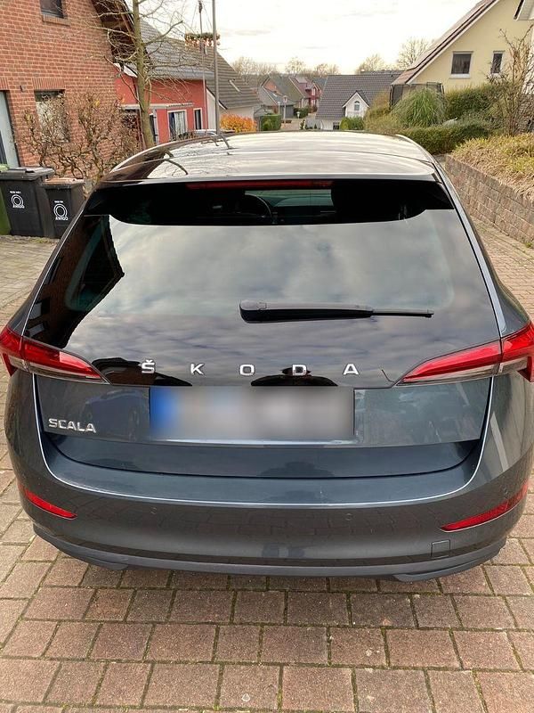 Gebraucht Skoda Scala Style 150 PS (110 kW) 2022 Grau Kleinwagen