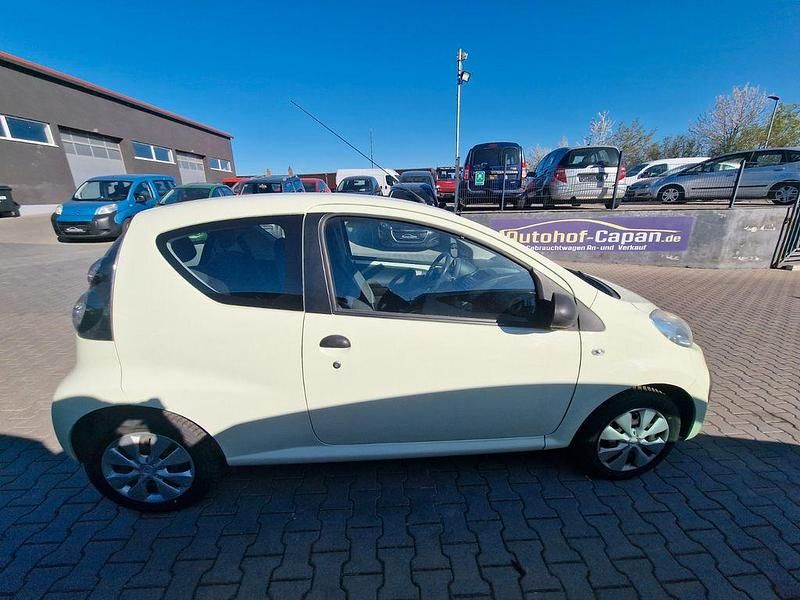 Gebraucht Citroën C1 Advance 68 PS (50 kW) 2012 Gelb Kleinwagen