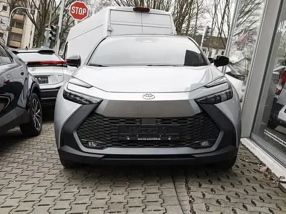 Gebraucht Toyota C-HR 140 PS (102 kW) 2025 Silver metallic / black SUV