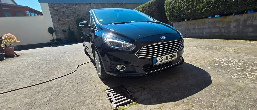 Gebraucht Ford S-MAX Titanium 179 PS (131 kW) 2016 Schwarz Van / Kleinbus