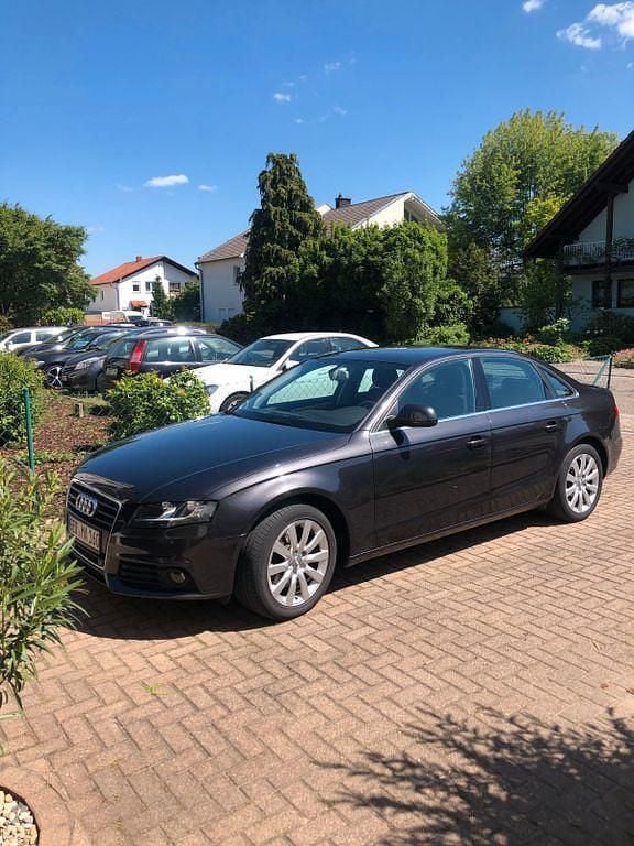 Grau Gebraucht 2009 Audi A4 Ambition Limousine | 6.700 € (Guter Preis) - Bild 1/4