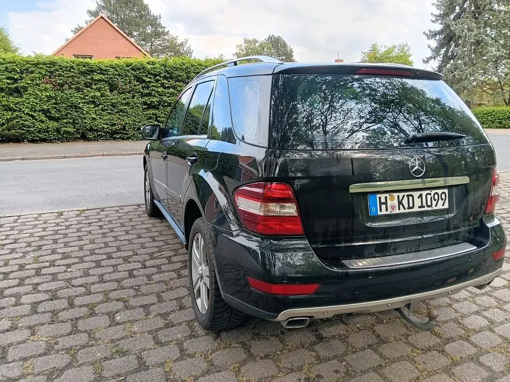 Gebraucht Mercedes ML420 306 PS (225 kW) 2009 Schwarz SUV