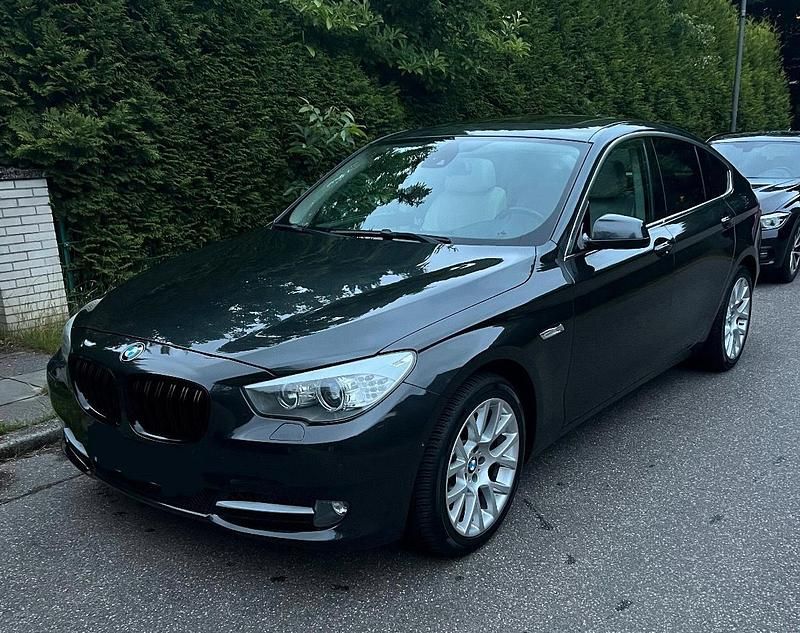 Grau Gebraucht 2009 BMW 550 Limousine | 25.000 € - Bild 1/4
