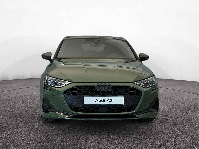 Neu Audi A3 Advanced Plus 150 PS (110 kW) 2025 Distriktgrün metallic Limousine