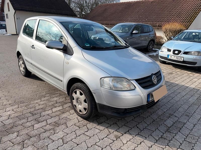 Grau Gebraucht 2006 VW Fox Kleinwagen | 1.200 € (Fairer Preis) - Bild 1/4