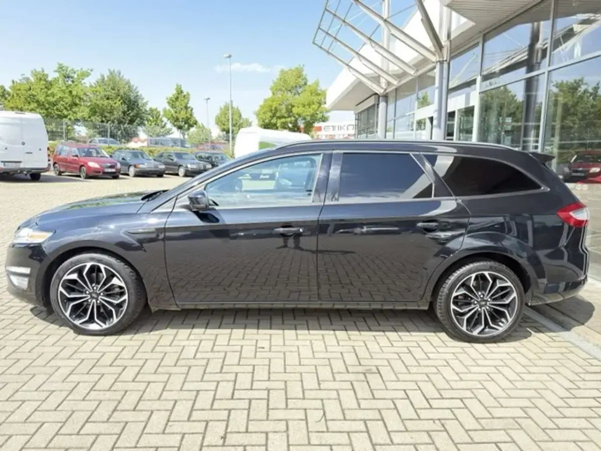 Gebraucht Ford Mondeo Champions Edition 140 PS (102 kW) 2013 Pantherschwarz metallic Kombi