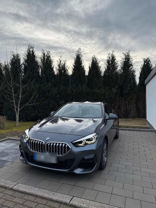 Grau Gebraucht 2022 BMW 216 M Sport Coupé | 21.000 € (Guter Preis) - Bild 1/4