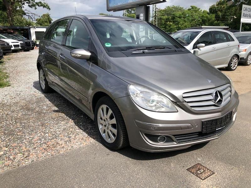 Grau Gebraucht 2006 Mercedes B170 Classic Van / Kleinbus | 4.990 € (Fairer Preis) - Bild 1/4