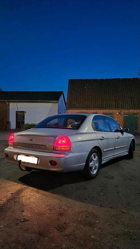 Gebraucht Hyundai Sonata 136 PS (100 kW) 2000 Silber Limousine