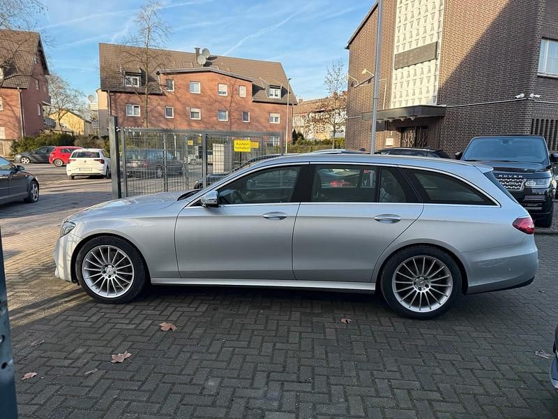 Gebraucht Mercedes E220 AMG 194 PS (142 kW) 2017 Silber Kombi