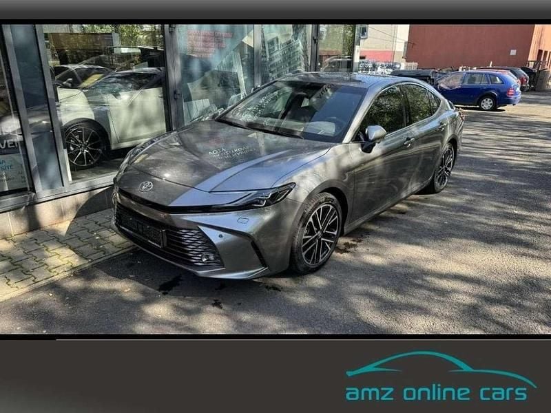 Farbe frei wählbar Neu 2025 Toyota Camry Executive Limousine | 48.980 € - Bild 1/4