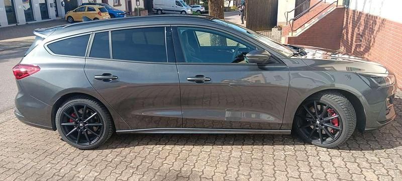 Gebraucht Ford Focus S 280 PS (205 kW) 2025 Grau Kombi