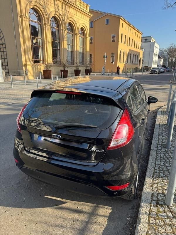 Gebraucht Ford Fiesta Trend 80 PS (58 kW) 2016 Schwarz Kleinwagen