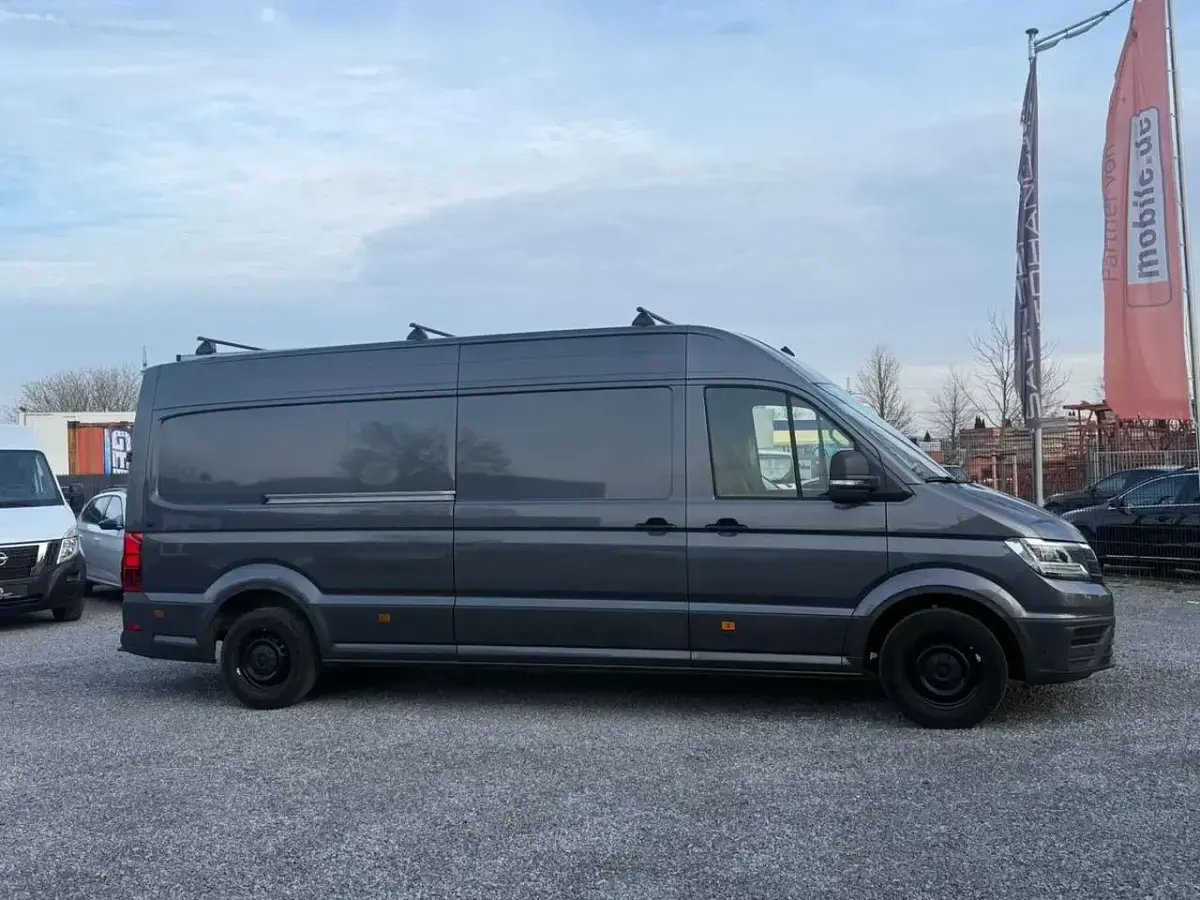 Gebraucht VW Crafter 177 PS (130 kW) 2023 Grau Van