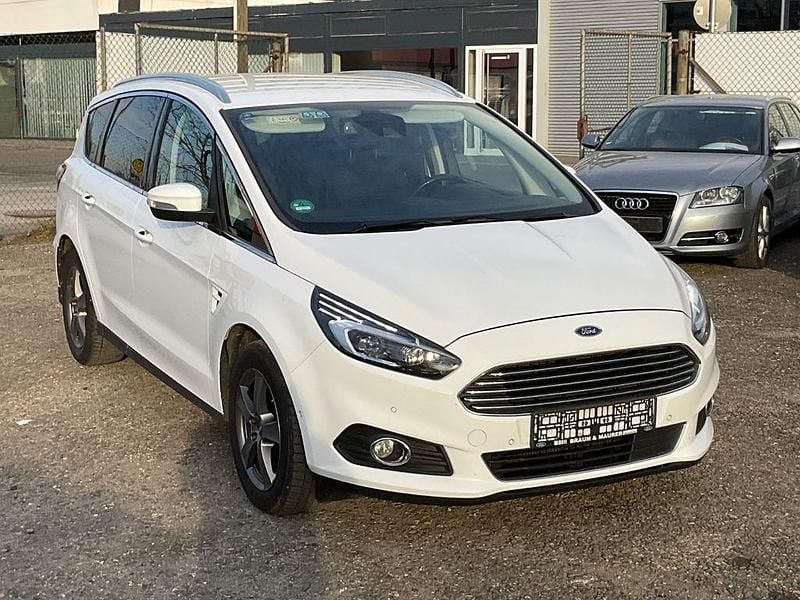 Usado Ford S-MAX Titanium 160 HP (117 kW) 2018 Branco Monovolume