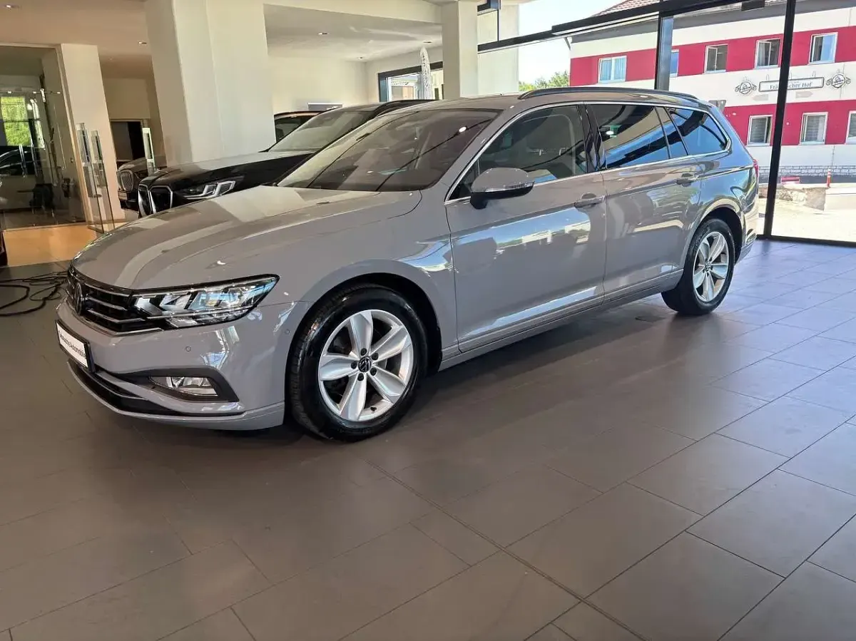 Gebraucht VW Passat Business 190 PS (139 kW) 2022 Mondsteingrau Kombi