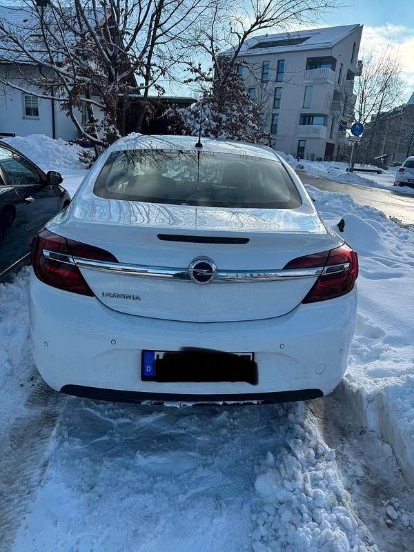 Gebraucht Opel Insignia 140 PS (102 kW) 2015 Weiß Limousine