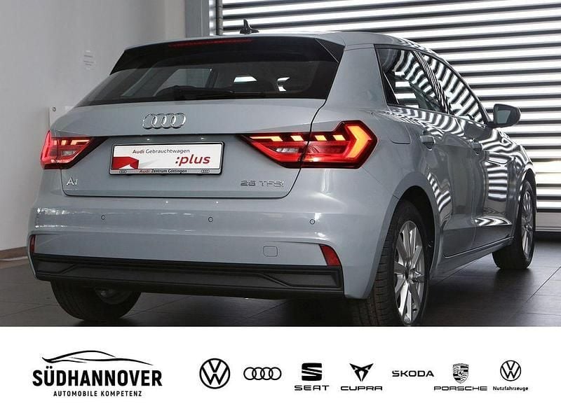 Gebraucht Audi A1 Sportback Ambiente 95 PS (69 kW) 2023 Pfeilgrau perleffekt Kleinwagen