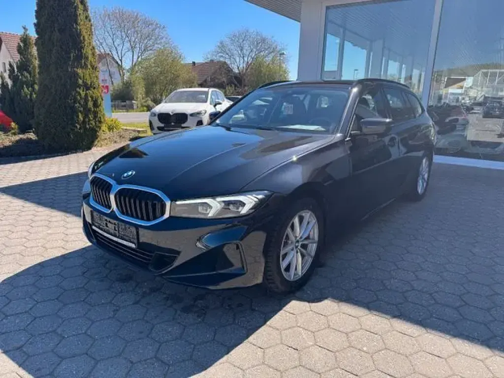 Używany BMW 320 190 KM (139 kW) 2023 Czarny Kombi