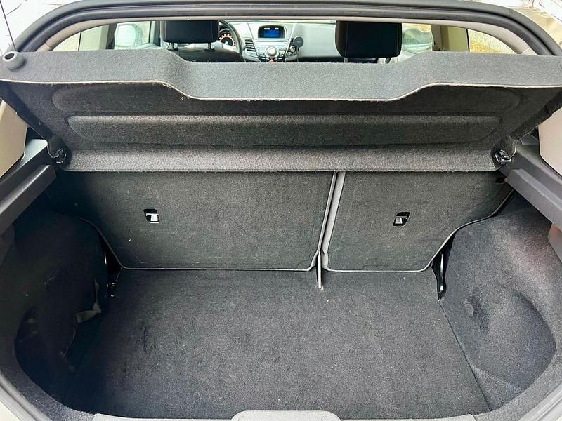 Gebraucht Ford Fiesta Titanium 101 PS (74 kW) 2014 Silber Kleinwagen