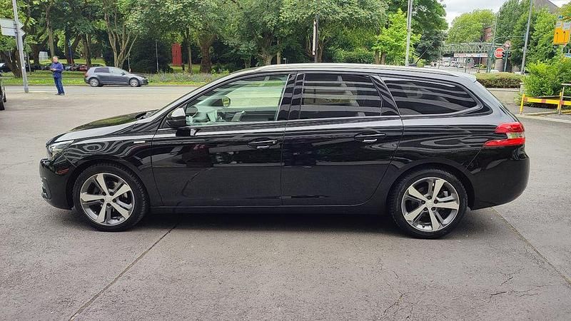 Gebraucht Peugeot 308 SW Style 131 PS (96 kW) 2018 Schwarz Kombi