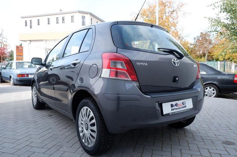 Gebraucht Toyota Yaris 101 PS (74 kW) 2010 Grau Limousine