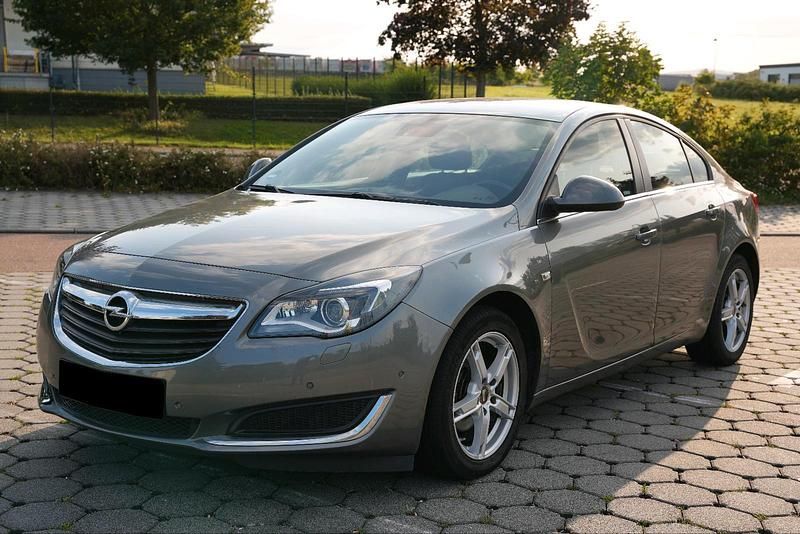 Grau Gebraucht 2016 Opel Insignia Limousine | 8.600 € (Fairer Preis) - Bild 1/4