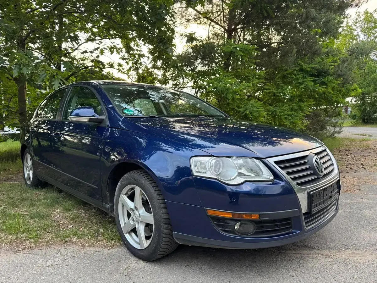 Gebraucht VW Passat 140 PS (102 kW) 2008 Blau Limousine