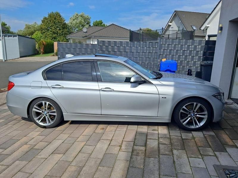 Silber Gebraucht 2012 BMW 328 Sport Line Limousine | 12.900 € (Fairer Preis) - Bild 1/4