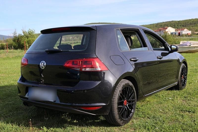 Gebraucht VW Golf VII 122 PS (89 kW) 2013 Schwarz Kleinwagen