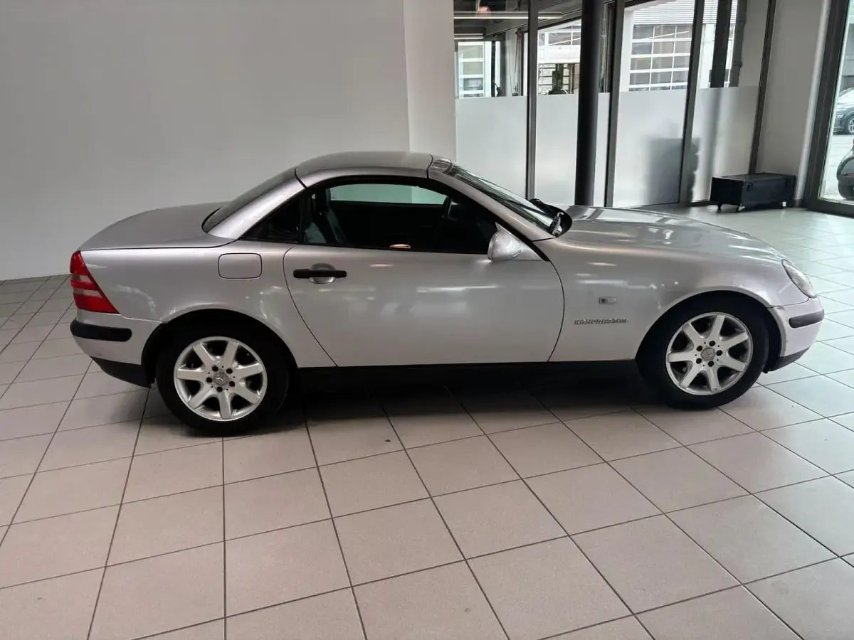 Gebraucht Mercedes SLK230 197 PS (144 kW) 1999 Silber Cabrio
