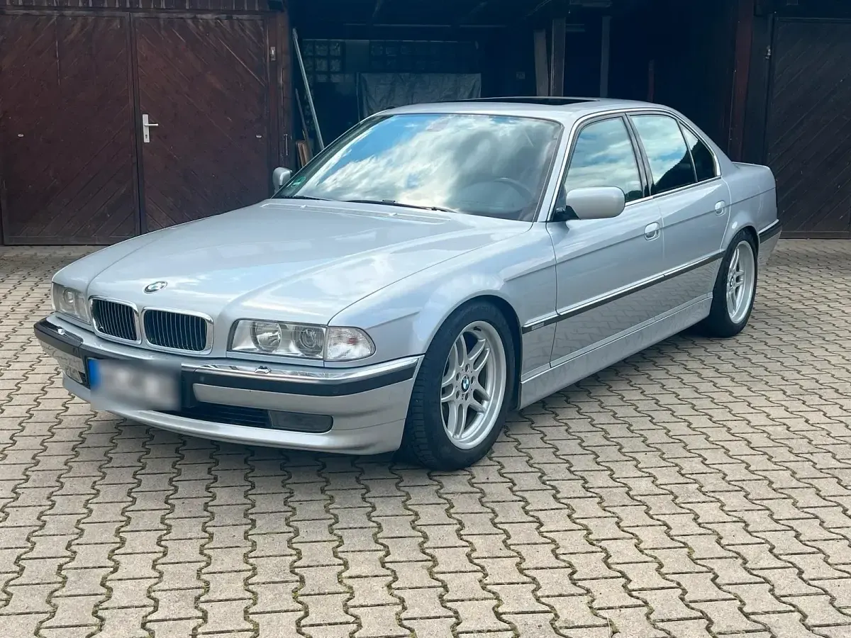 Gebraucht BMW 750 326 PS (239 kW) 1997 Silber Limousine