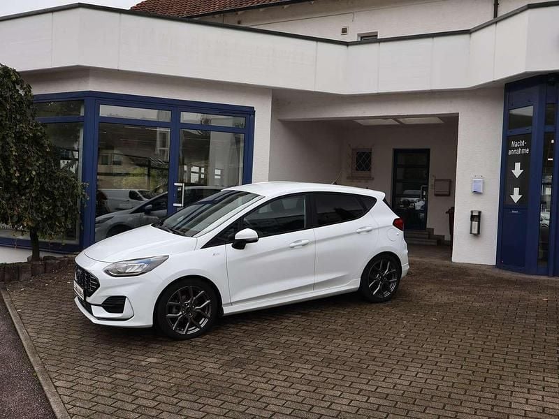Frostweiß Gebraucht 2022 Ford Fiesta ST-Line Kleinwagen | 16.451 € (Guter Preis) - Bild 1/3