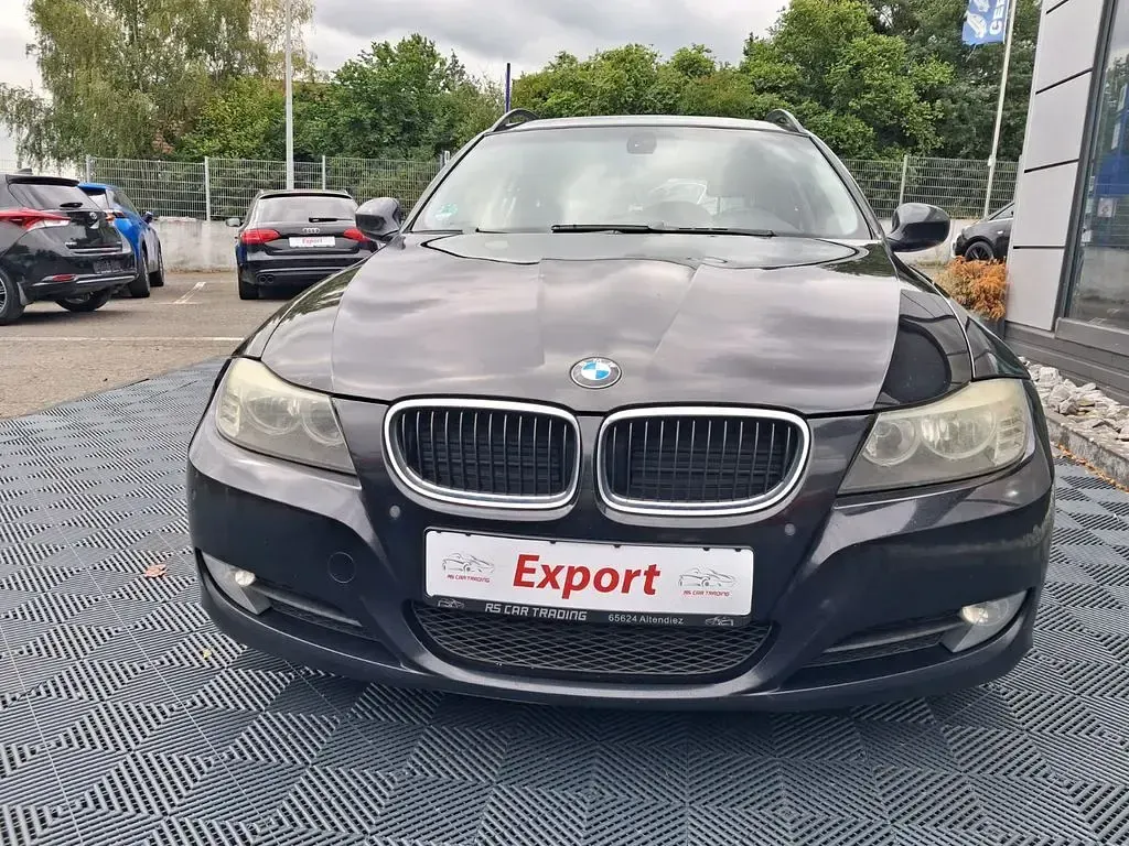 Gebraucht BMW 320 177 PS (130 kW) 2009 Schwarz Kombi