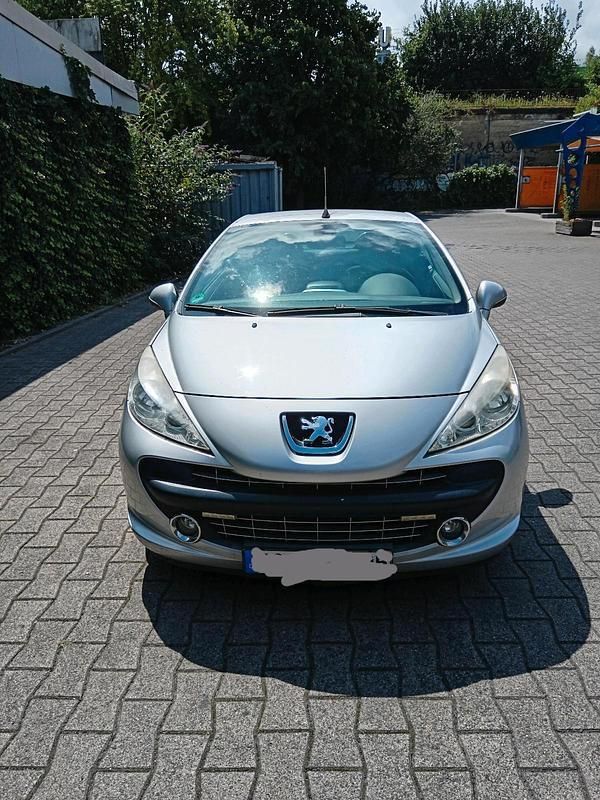 Grau Gebraucht 2007 Peugeot 207 CC Cabrio | 800 € - Bild 1/4
