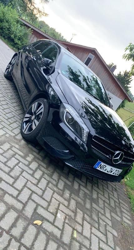 Schwarz Gebraucht 2014 Mercedes A180 Style Limousine | 11.490 € (Guter Preis) - Bild 1/4