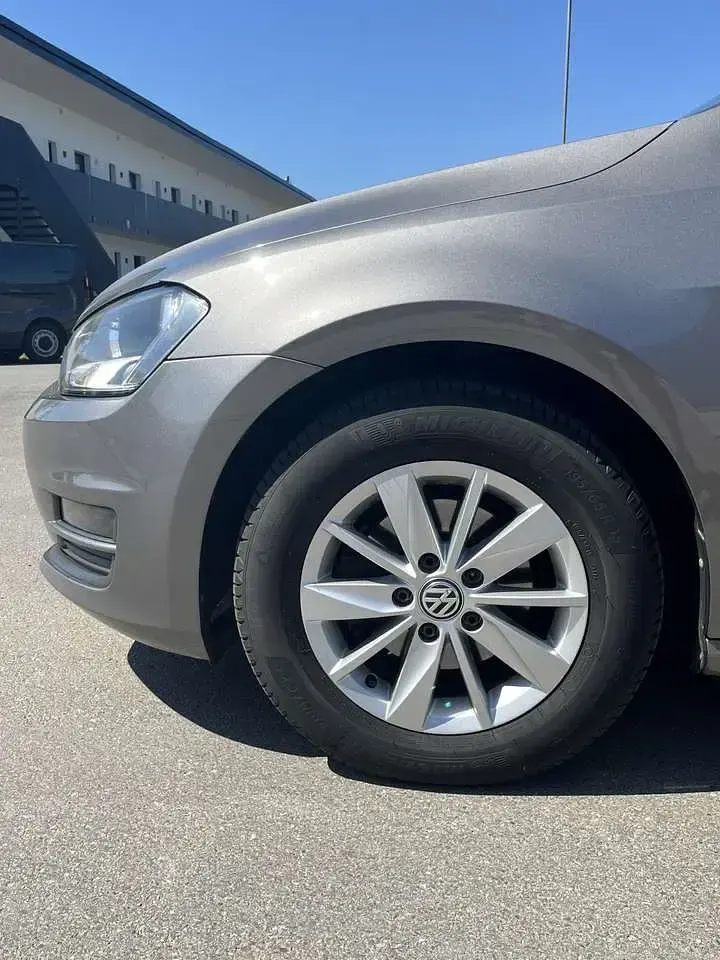 Gebraucht VW Golf VII Trendline 105 PS (77 kW) 2014 Grau Kleinwagen