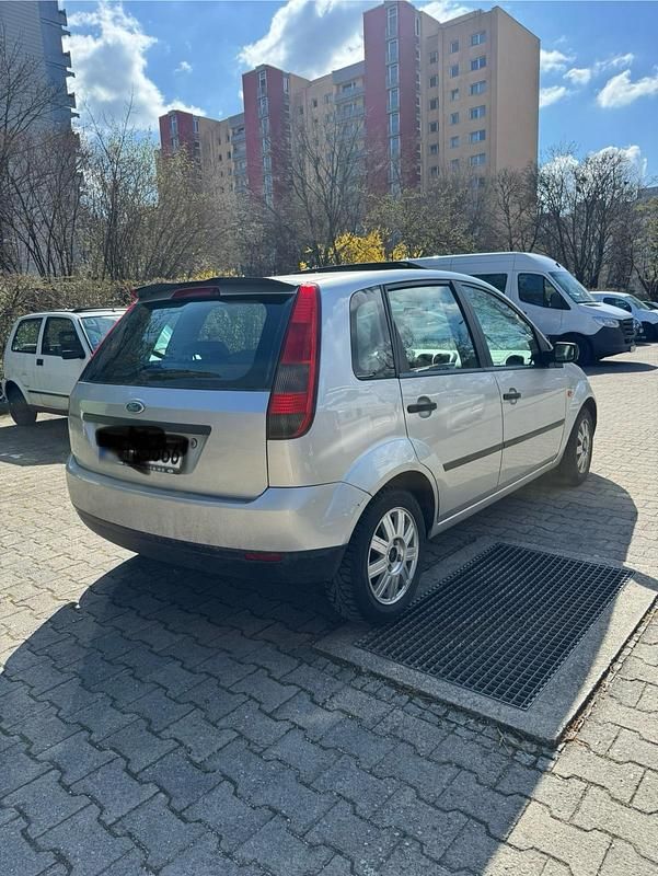 Gebraucht Ford Fiesta 80 PS (58 kW) 2002 Silber Kleinwagen