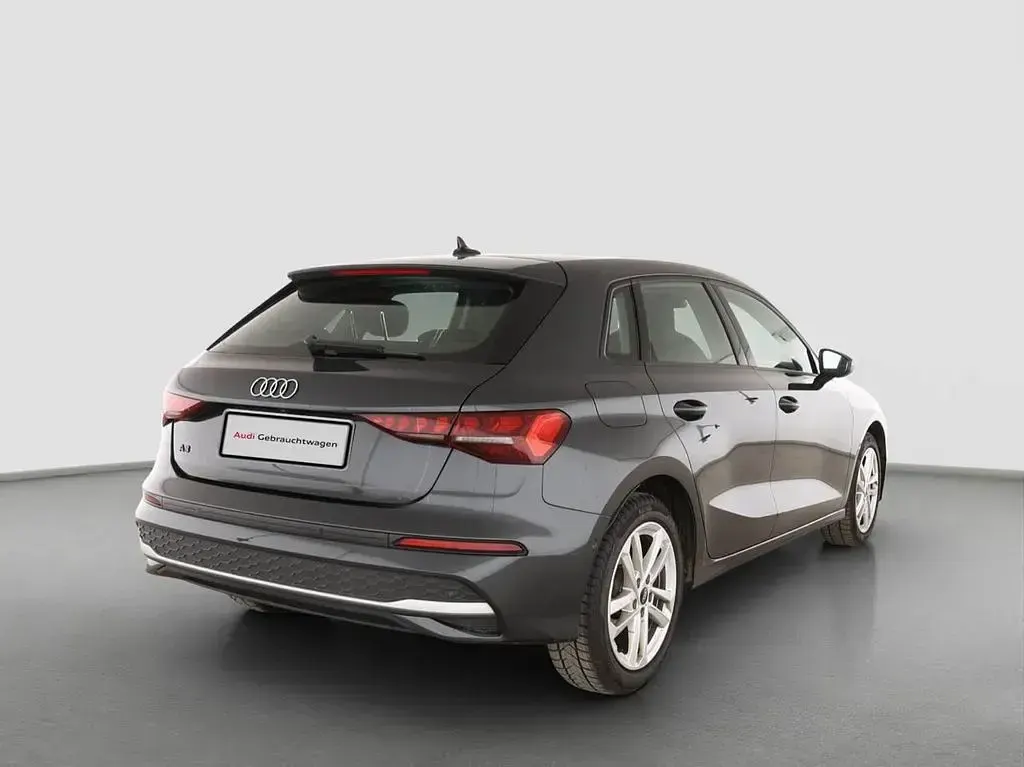 Używany Audi A3 Ambiente 150 KM (110 kW) 2025 Szary Sedan/Limuzyna