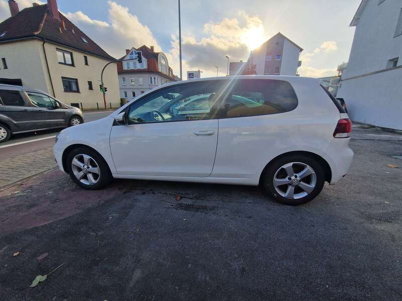 Candyweiß Gebraucht 2010 VW Golf VI Highline Kleinwagen | 7.199 € (Fairer Preis) - Bild 1/4
