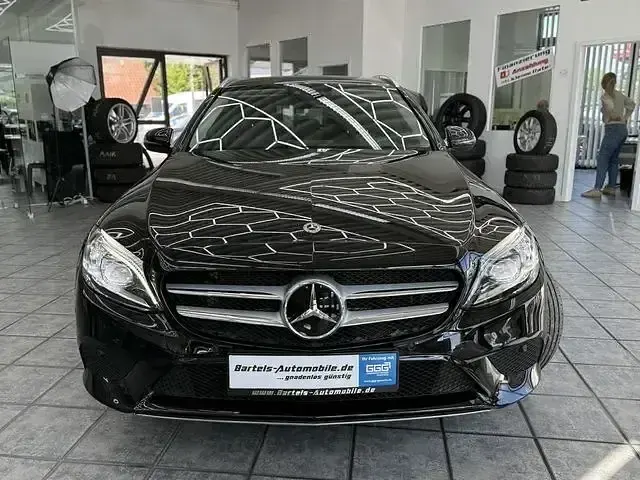 Gebraucht Mercedes C300 Avantgarde 211 PS (155 kW) 2020 Schwarz  unilack Kombi