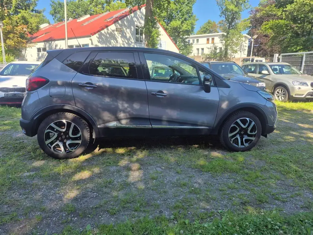 Gebraucht Renault Captur Intens 90 PS (66 kW) 2015 Grau kng schwarz gne SUV