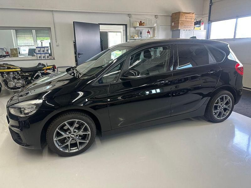 Schwarz Gebraucht 2015 BMW 216 Active Tourer Sport Line Van / Kleinbus | 6.590 € (Guter Preis) - Bild 1/4
