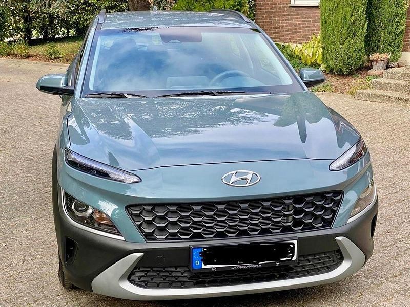 Grau Gebraucht 2021 Hyundai Kona Select SUV | 15.950 € (Guter Preis) - Bild 1/4